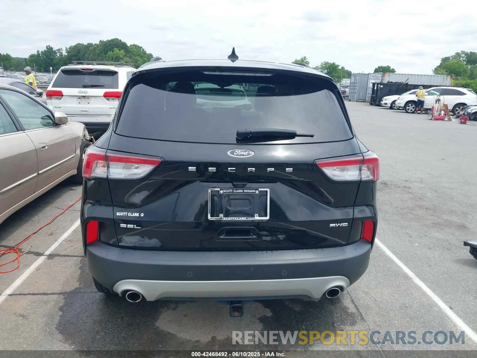 17 Photograph of a damaged car 1FMCU9H90MUA37861 FORD ESCAPE 2021