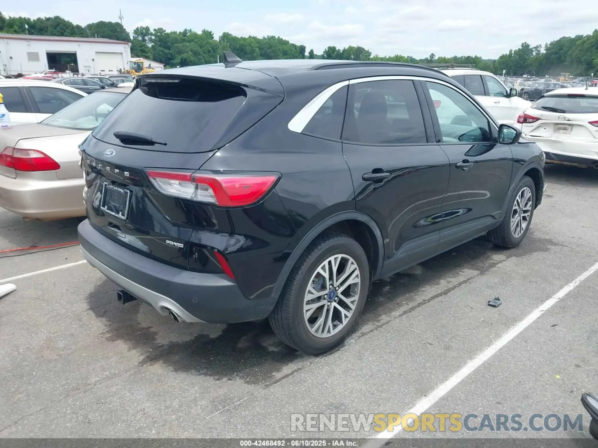 4 Photograph of a damaged car 1FMCU9H90MUA37861 FORD ESCAPE 2021