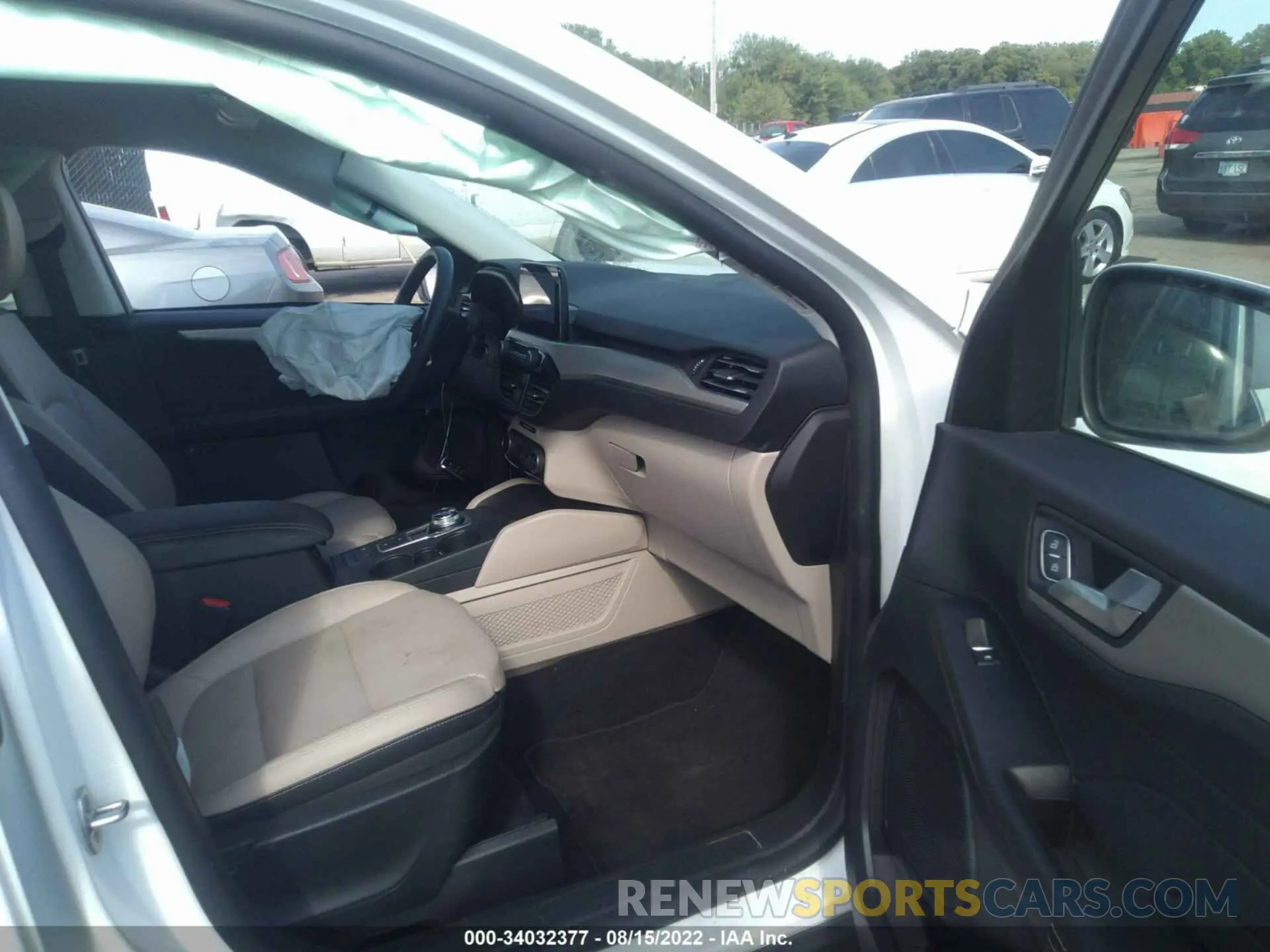 5 Photograph of a damaged car 1FMCU9H97MUA92923 FORD ESCAPE 2021