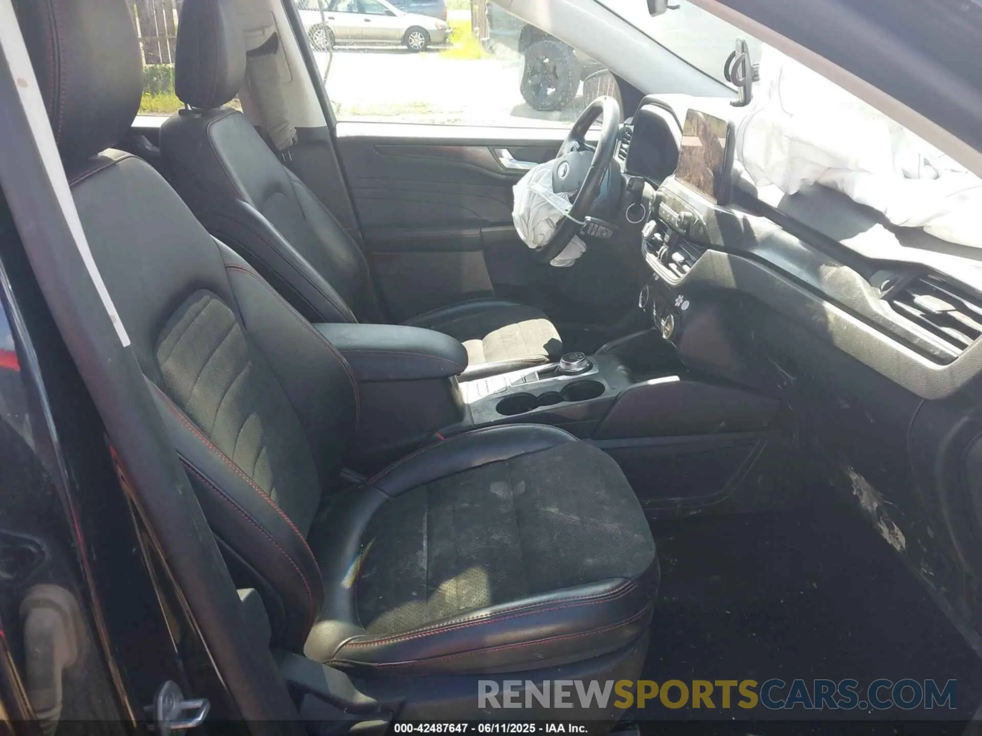 5 Photograph of a damaged car 1FMCU9H97MUB17707 FORD ESCAPE 2021