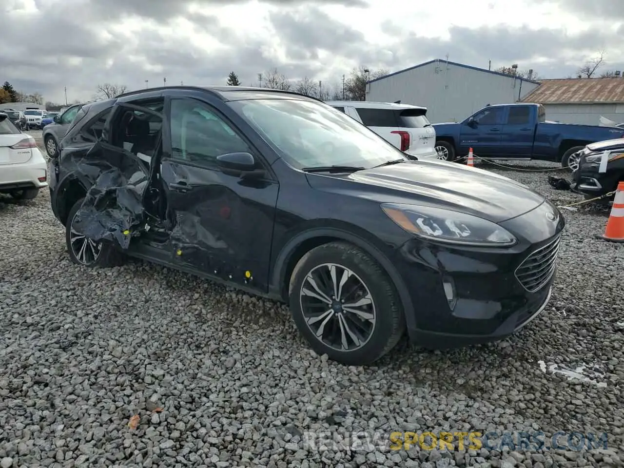 4 Фотография поврежденного автомобиля 1FMCU9H99MUB18857 FORD ESCAPE 2021