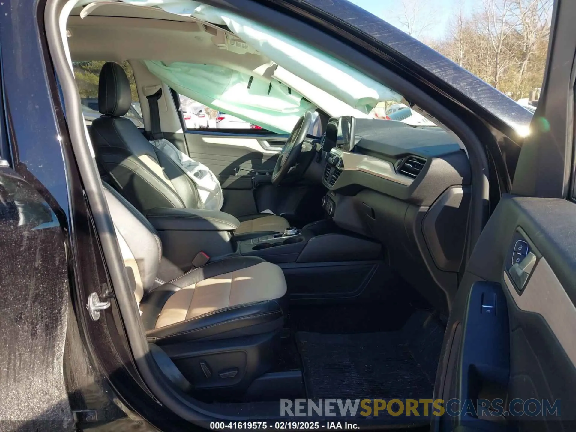 5 Photograph of a damaged car 1FMCU9J91MUB36425 FORD ESCAPE 2021