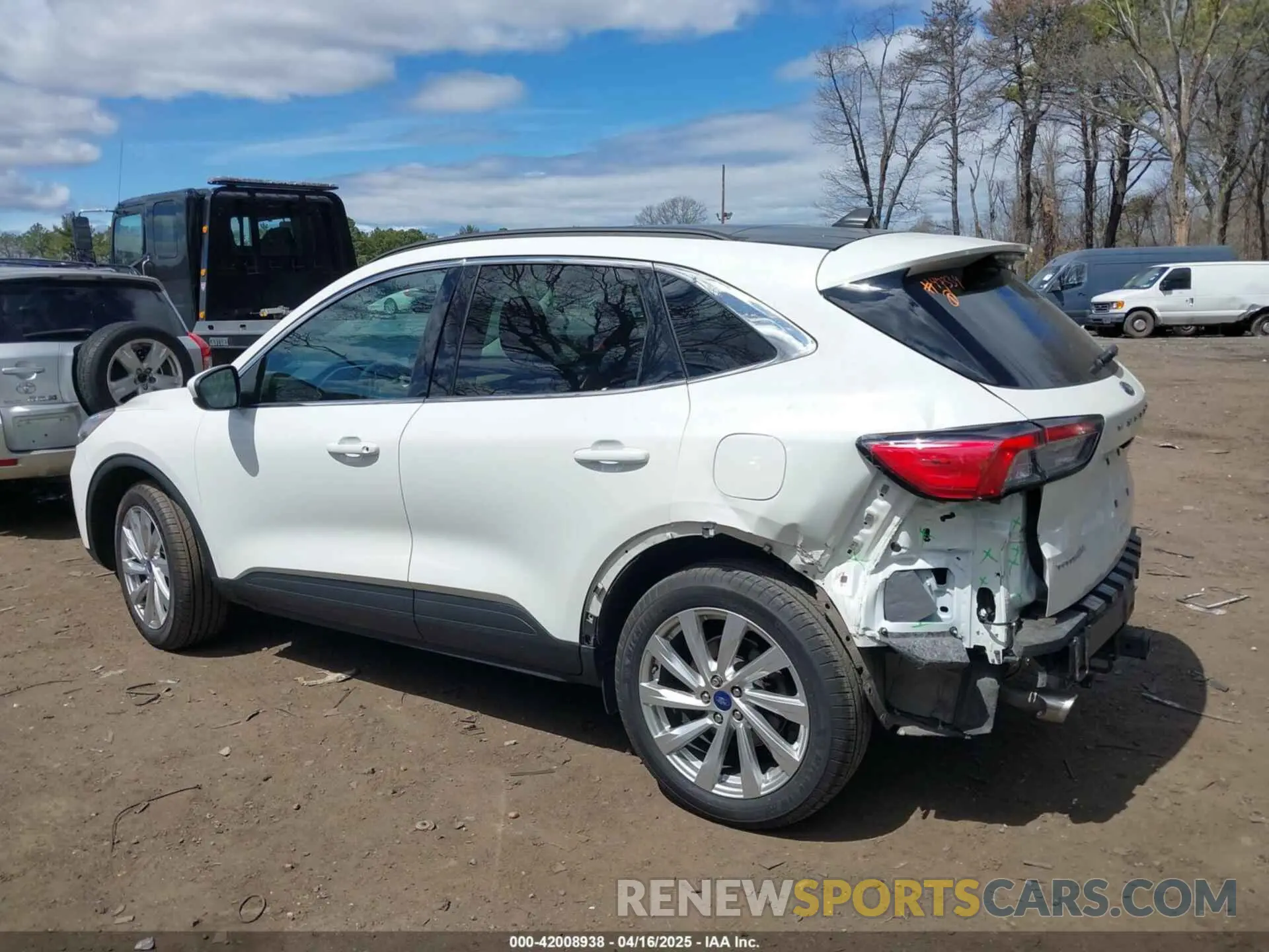 14 Photograph of a damaged car 1FMCU9J94MUA27571 FORD ESCAPE 2021