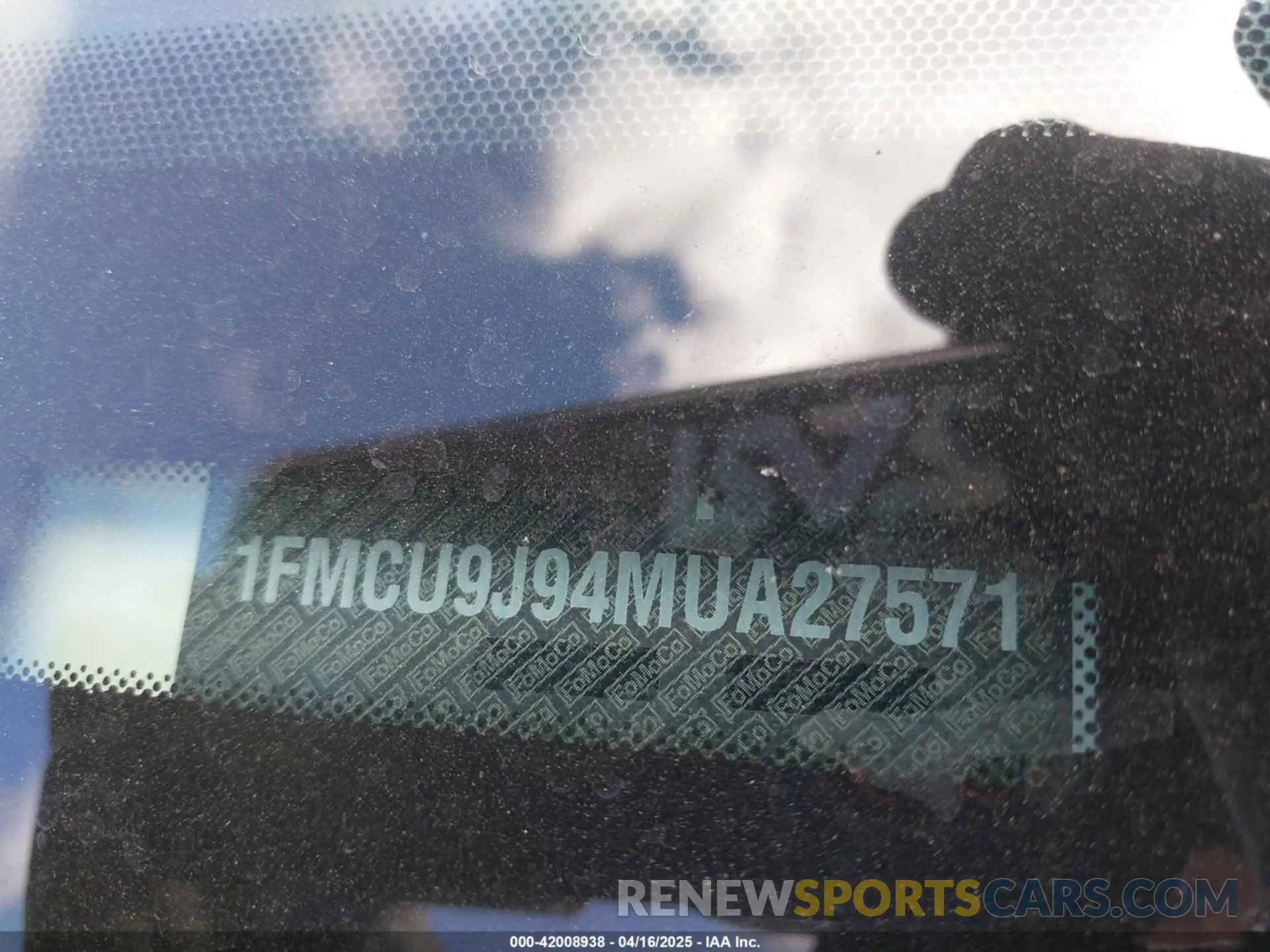 17 Photograph of a damaged car 1FMCU9J94MUA27571 FORD ESCAPE 2021