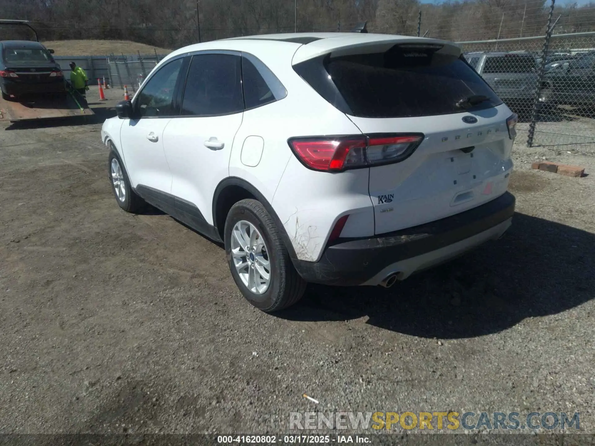 3 Photograph of a damaged car 1FMCU0BZ0NUB45984 FORD ESCAPE 2022