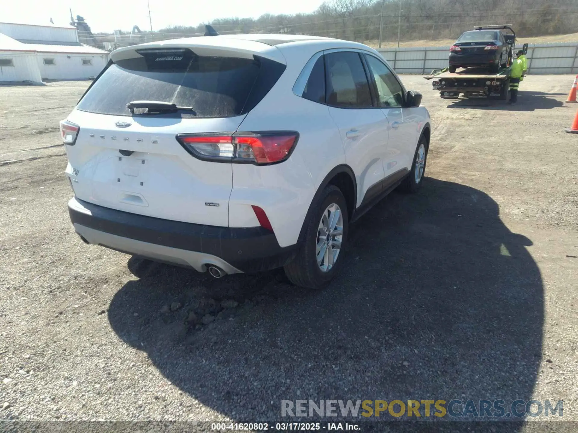 4 Photograph of a damaged car 1FMCU0BZ0NUB45984 FORD ESCAPE 2022
