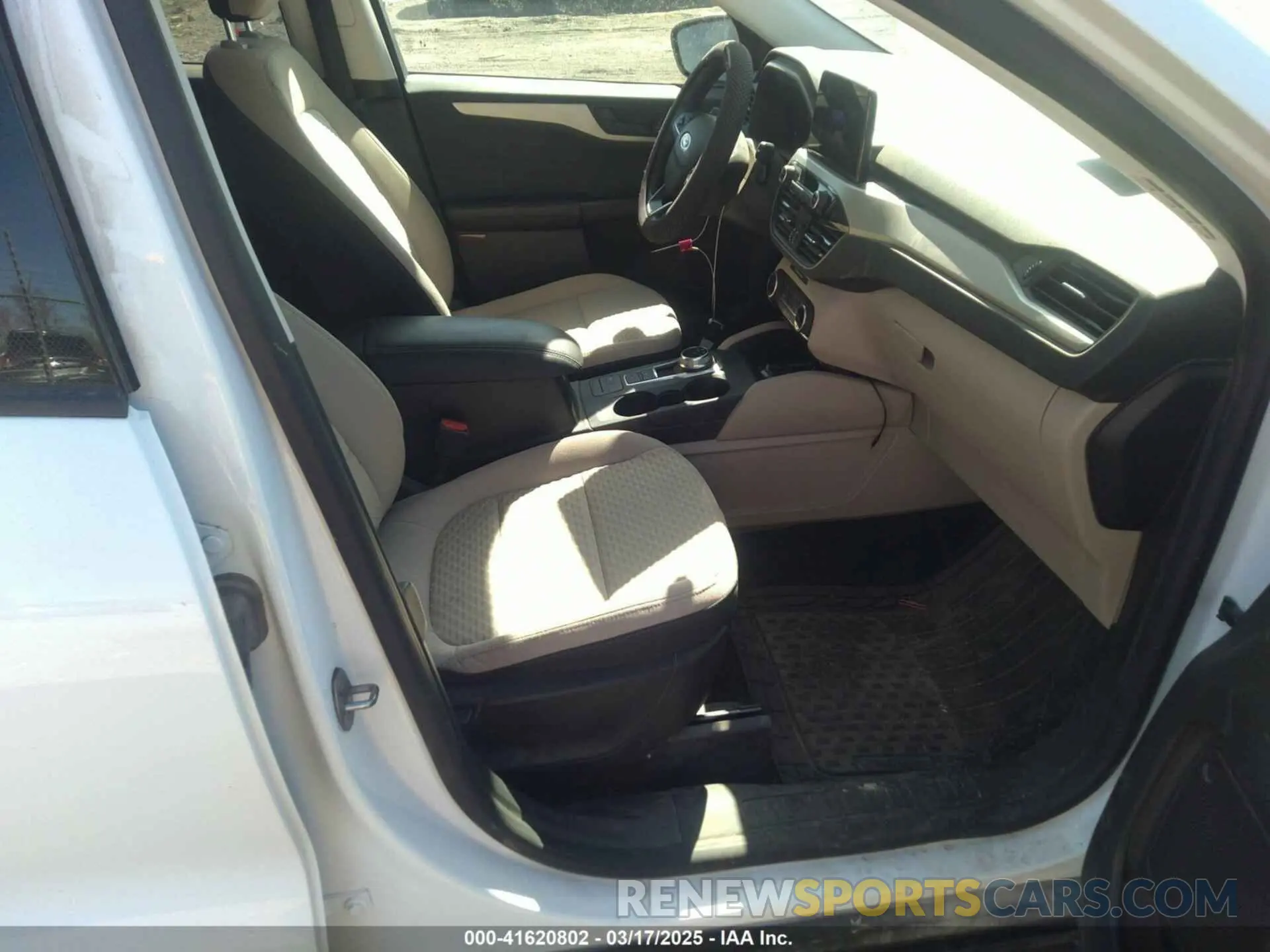 5 Photograph of a damaged car 1FMCU0BZ0NUB45984 FORD ESCAPE 2022