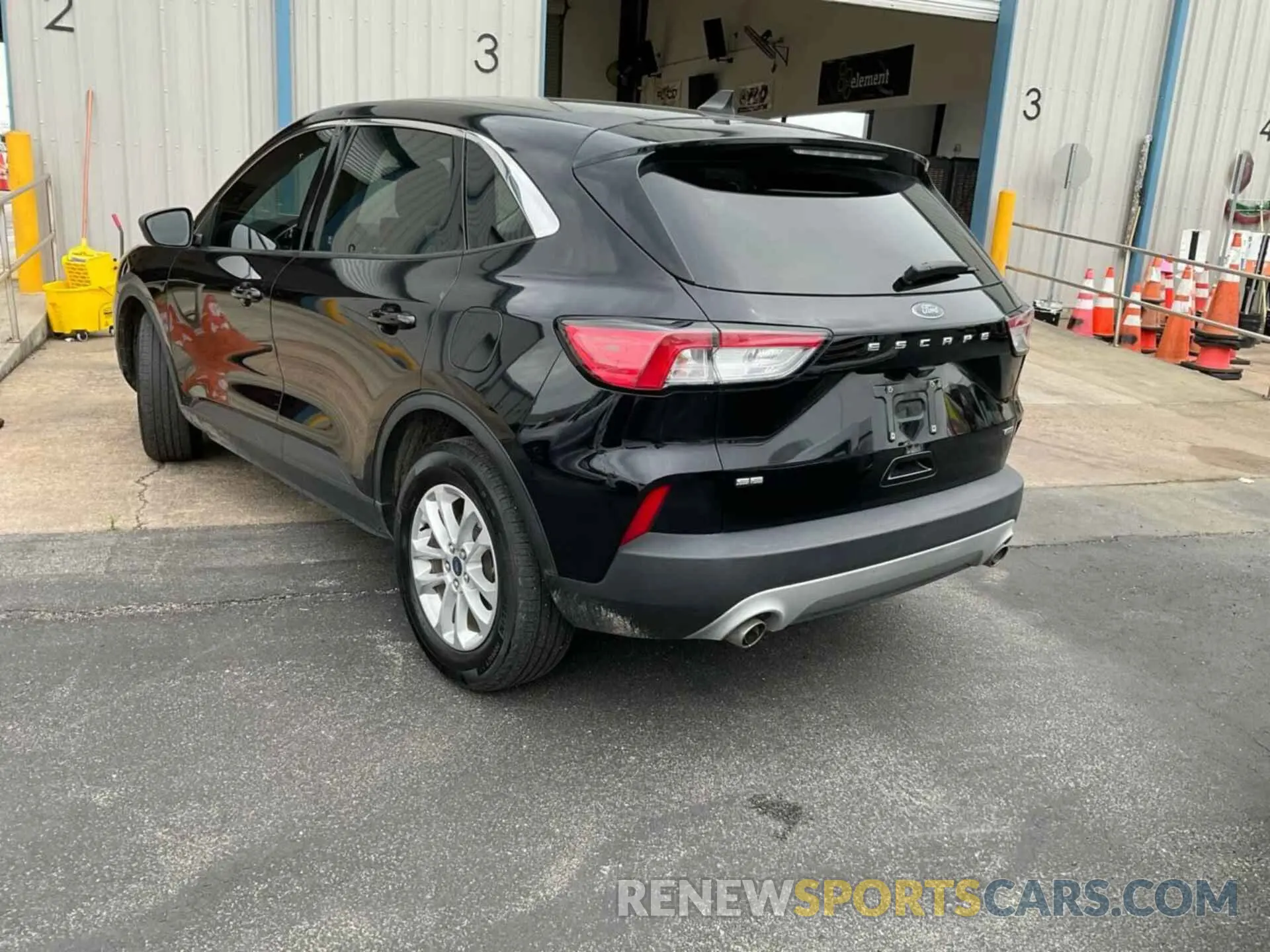 18 Photograph of a damaged car 1FMCU0BZ2NUA30822 FORD ESCAPE 2022
