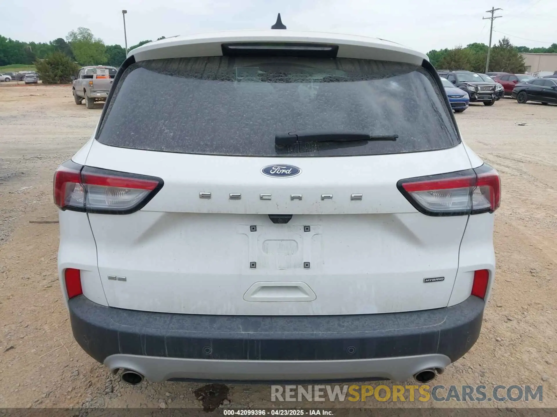 17 Photograph of a damaged car 1FMCU0BZ5NUA66830 FORD ESCAPE 2022