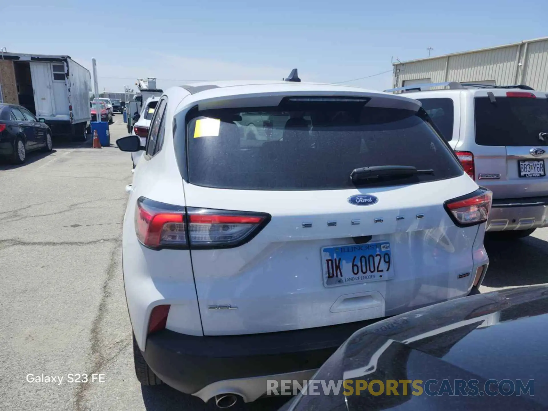 17 Photograph of a damaged car 1FMCU0CZ6NUB23406 FORD ESCAPE 2022