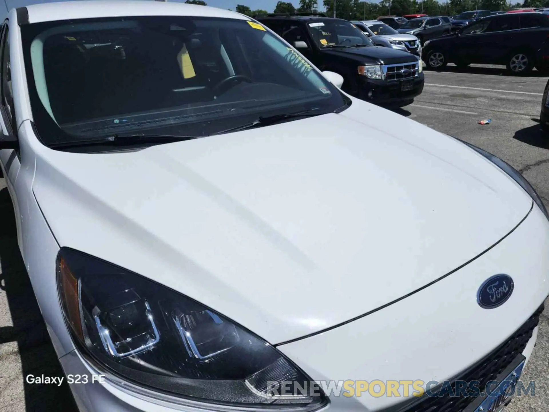18 Photograph of a damaged car 1FMCU0CZ6NUB23406 FORD ESCAPE 2022