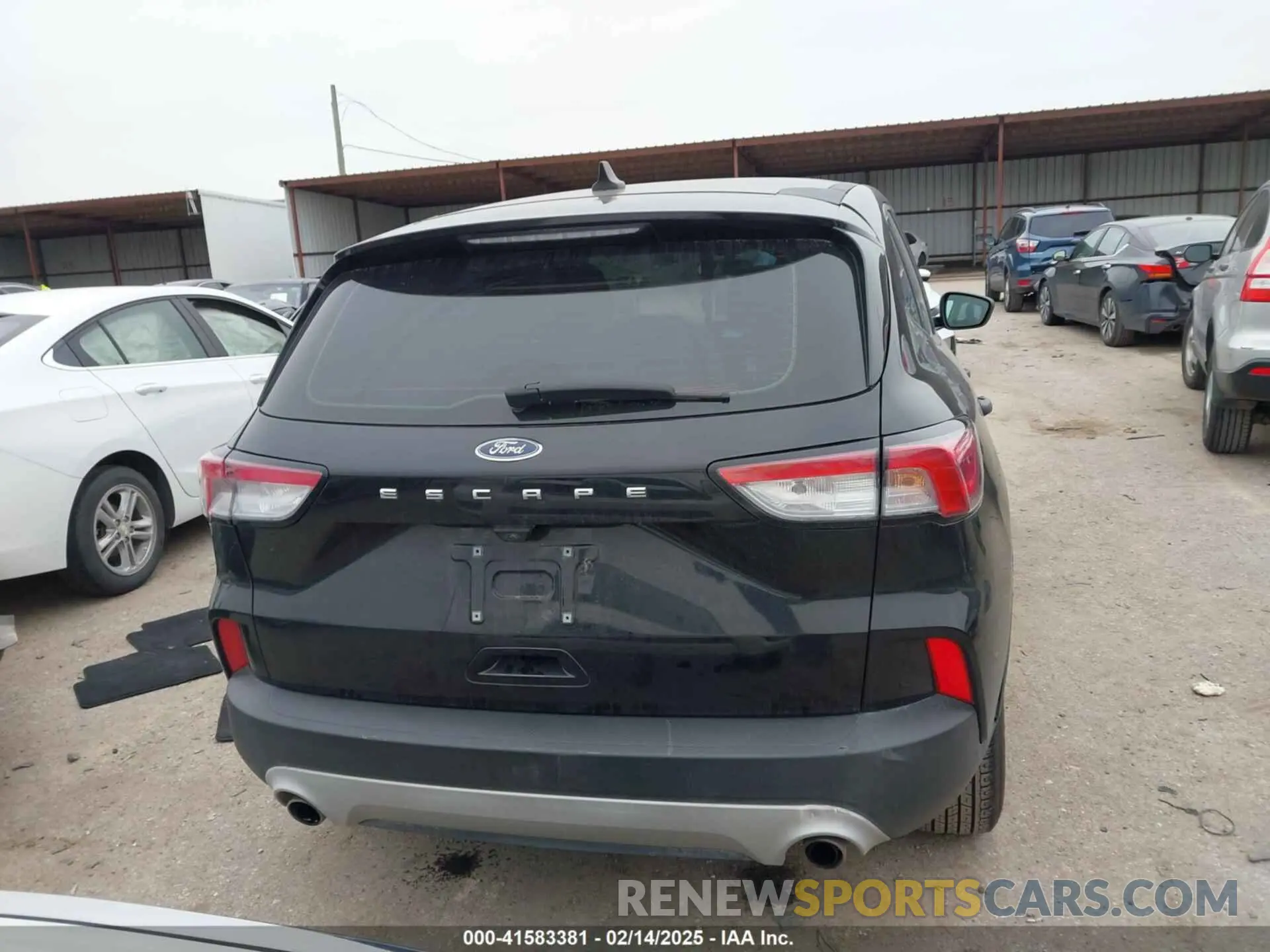 17 Photograph of a damaged car 1FMCU0F61NUA35686 FORD ESCAPE 2022