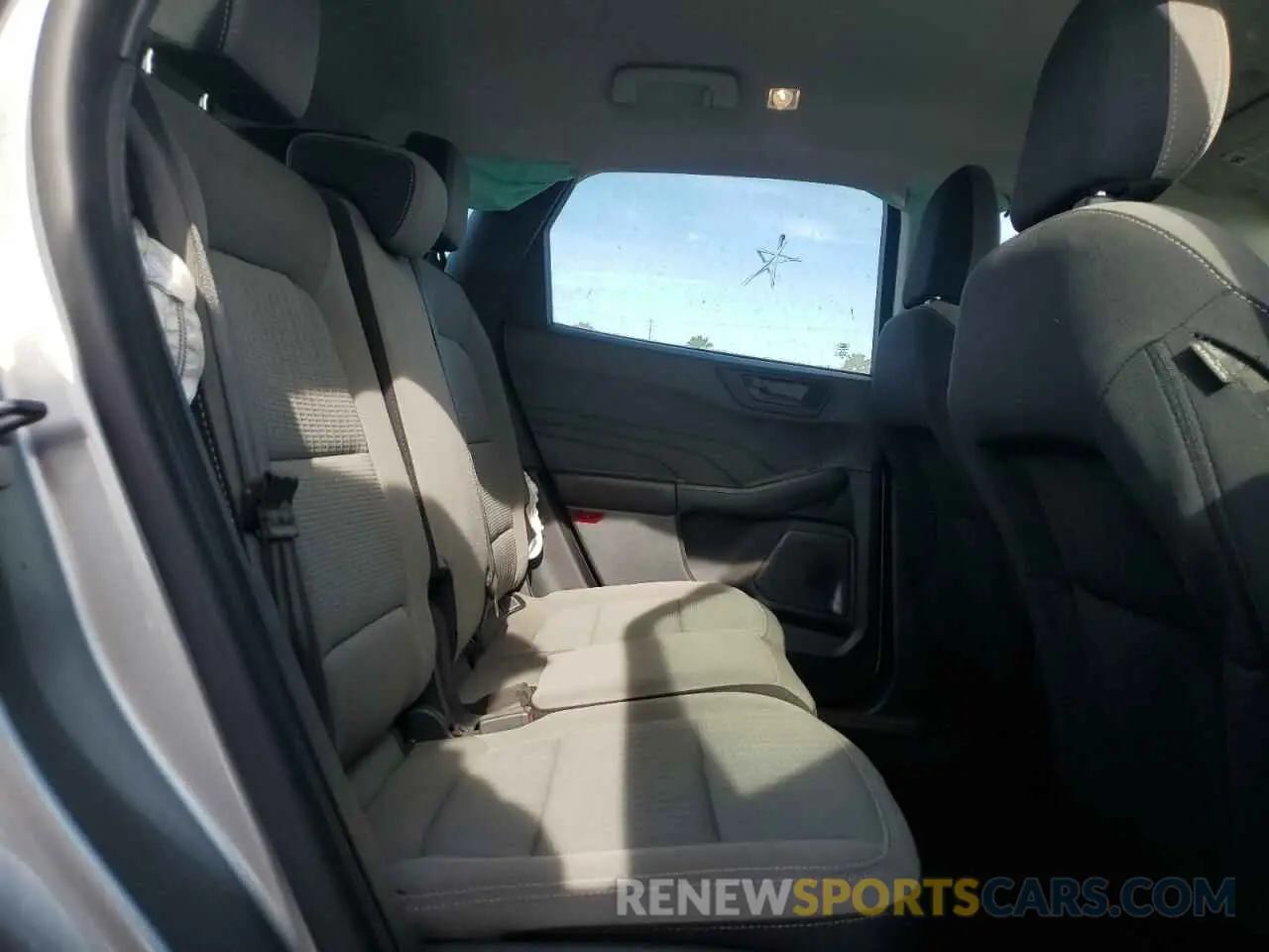 11 Photograph of a damaged car 1FMCU0F65NUB26802 FORD ESCAPE 2022