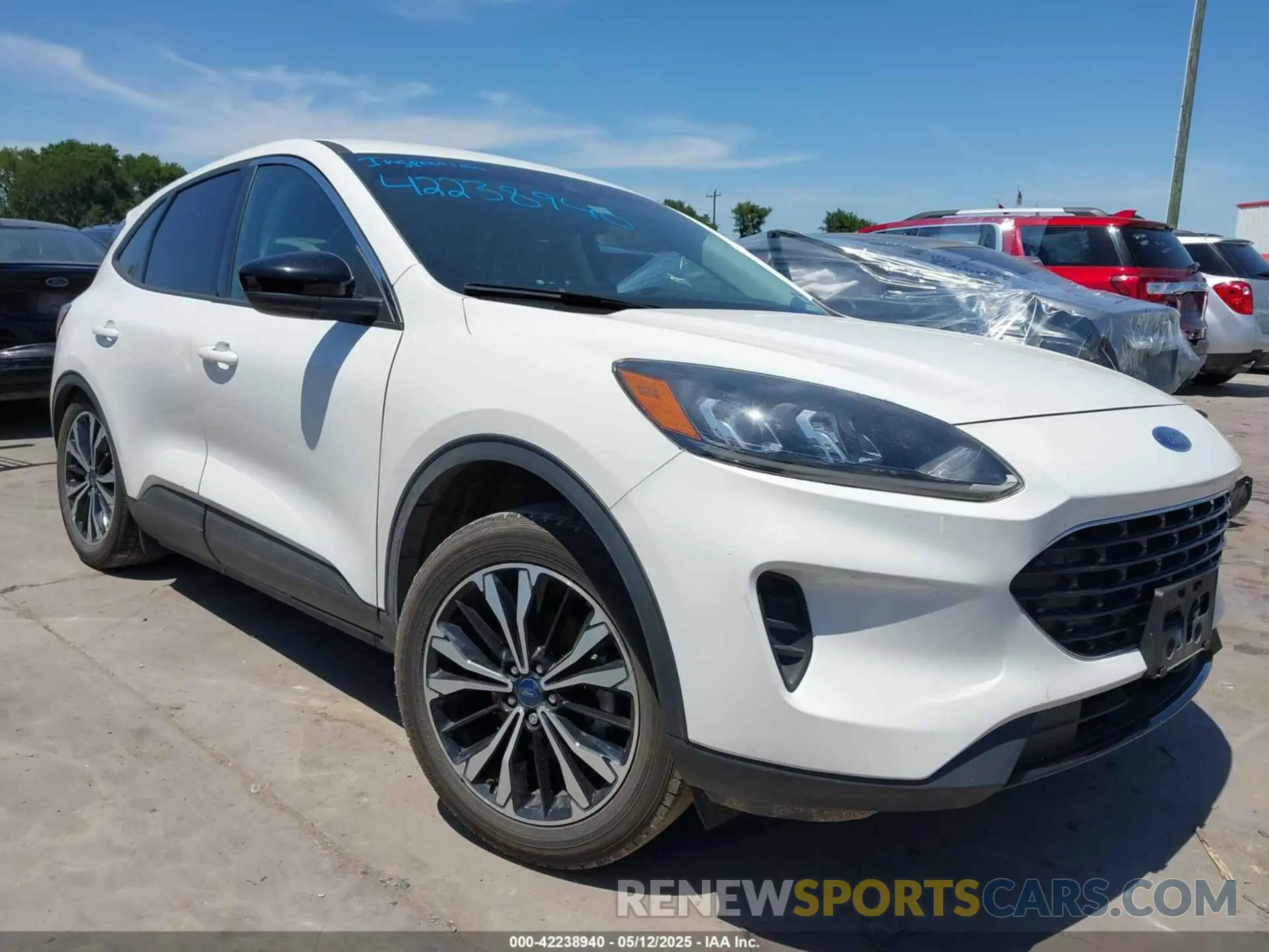 1 Photograph of a damaged car 1FMCU0G60NUB11056 FORD ESCAPE 2022