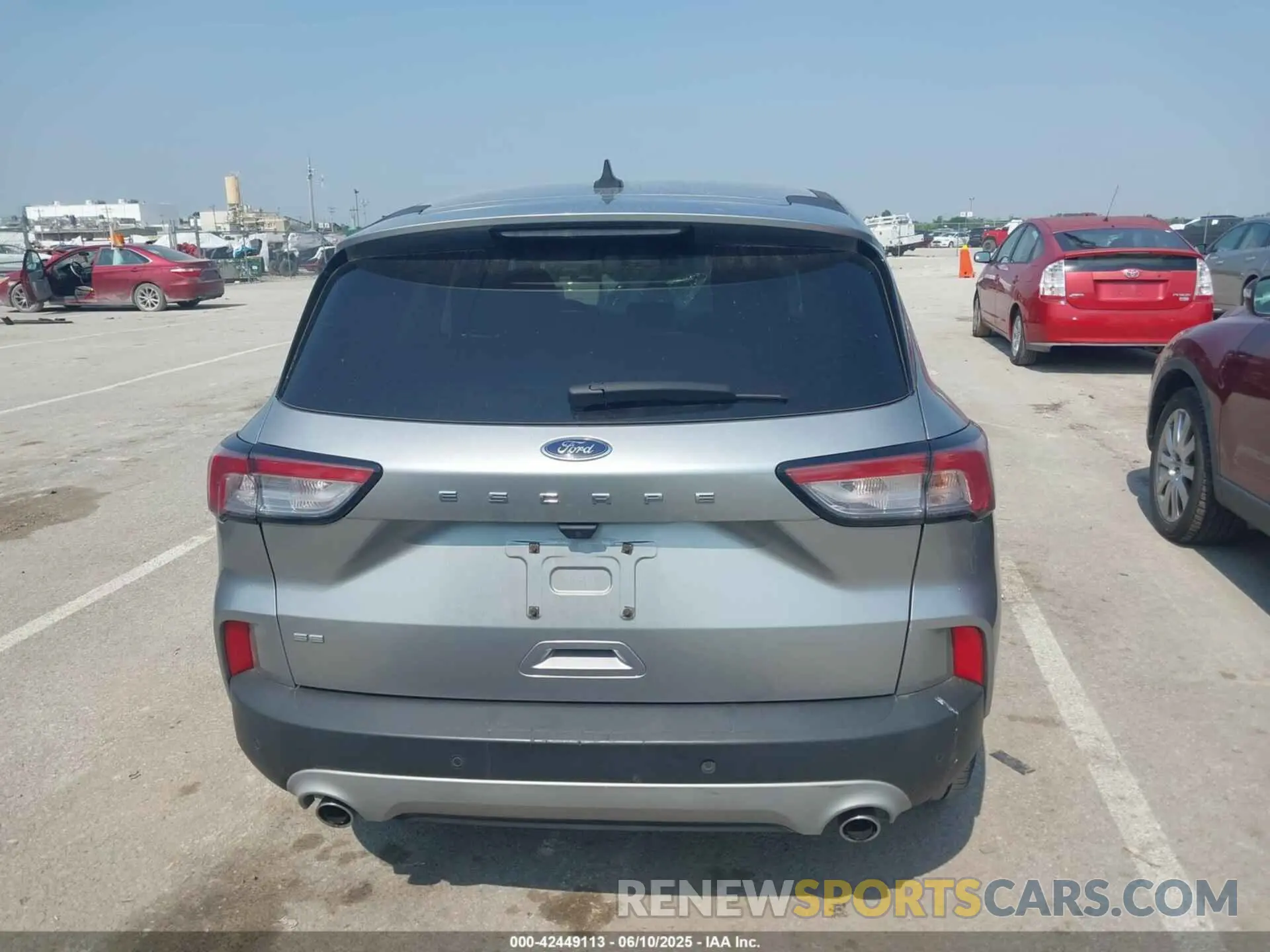 16 Photograph of a damaged car 1FMCU0G60NUB40699 FORD ESCAPE 2022