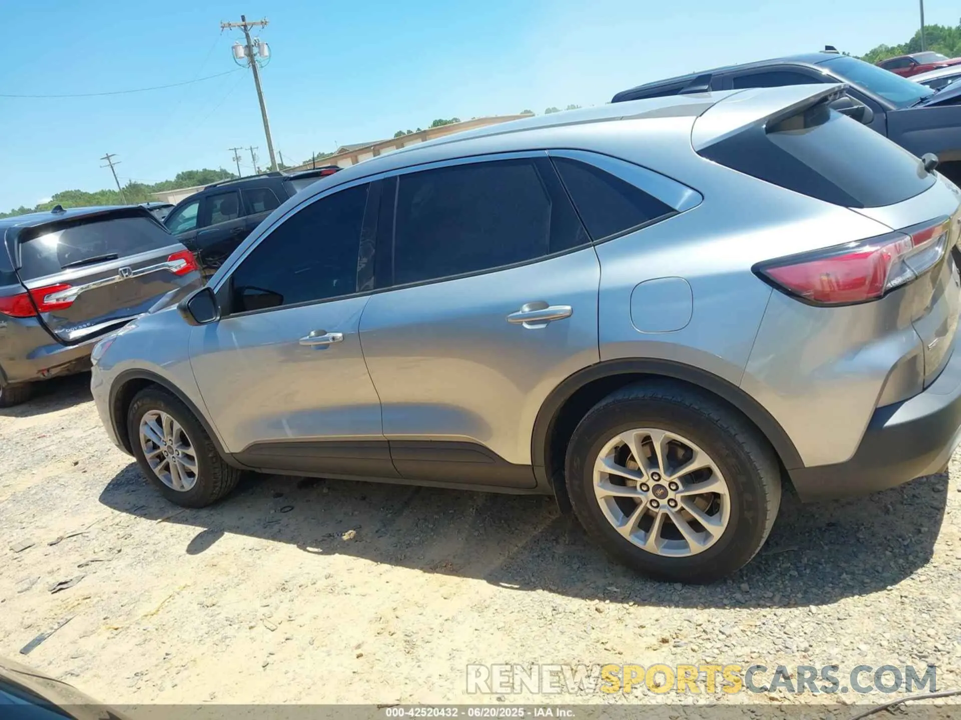 14 Photograph of a damaged car 1FMCU0G60NUB96254 FORD ESCAPE 2022