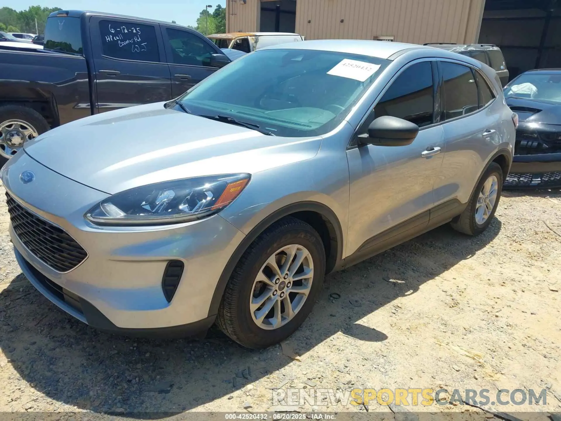 2 Photograph of a damaged car 1FMCU0G60NUB96254 FORD ESCAPE 2022