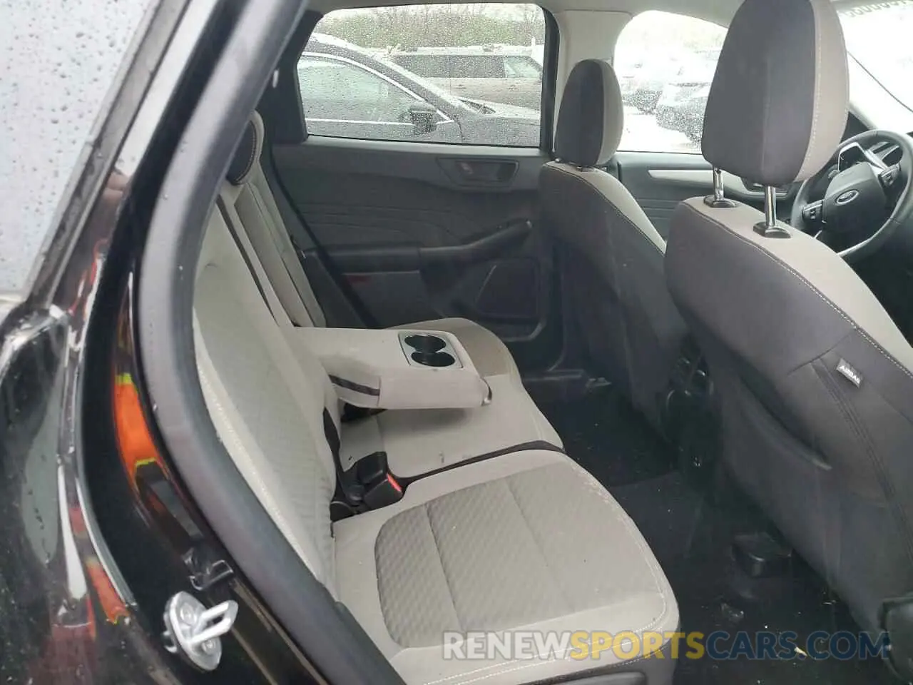 10 Photograph of a damaged car 1FMCU0G60NUC02411 FORD ESCAPE 2022