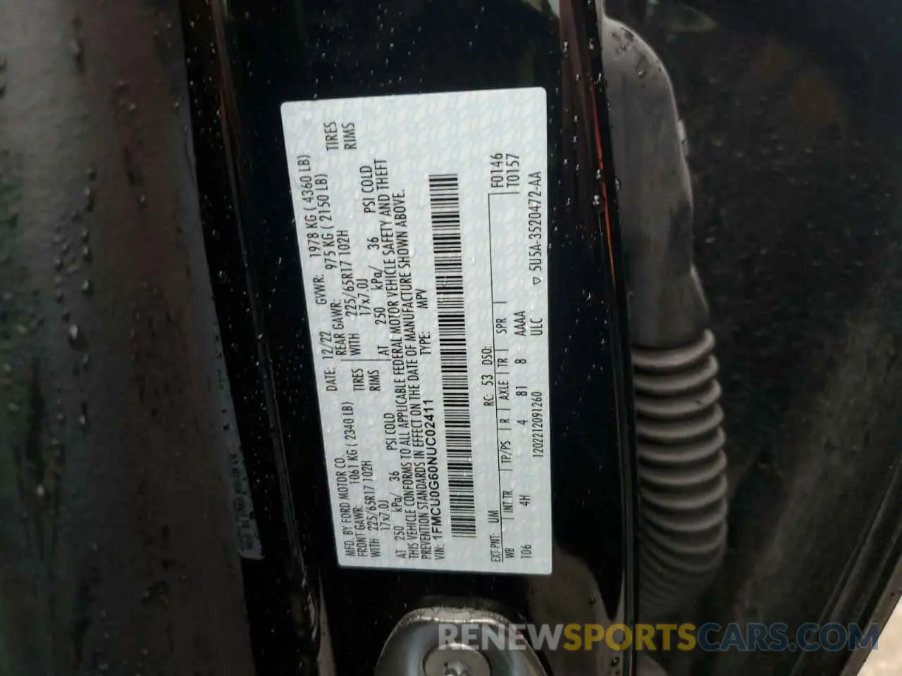 12 Photograph of a damaged car 1FMCU0G60NUC02411 FORD ESCAPE 2022