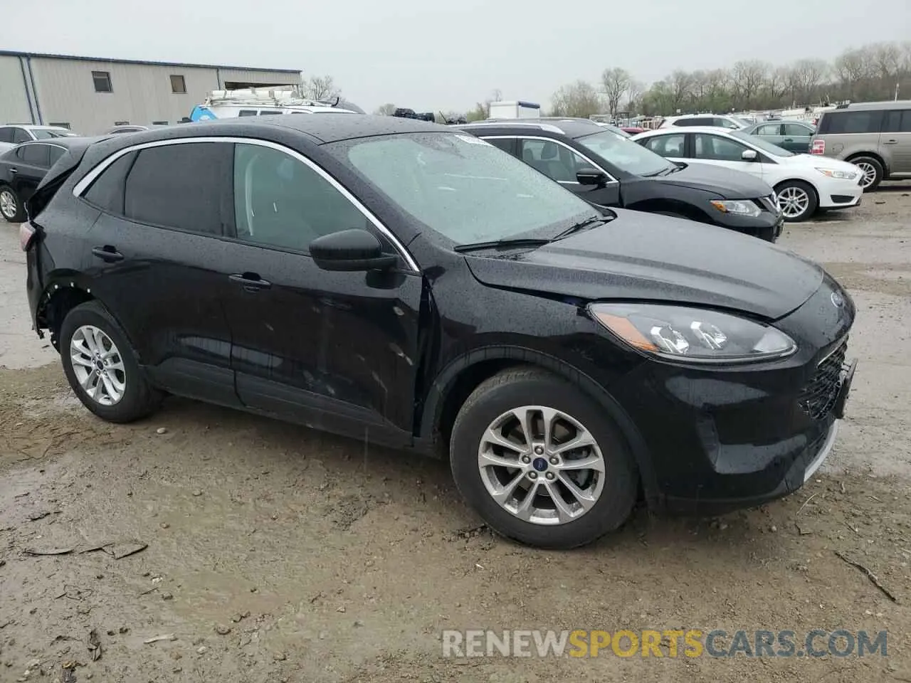4 Photograph of a damaged car 1FMCU0G60NUC02411 FORD ESCAPE 2022