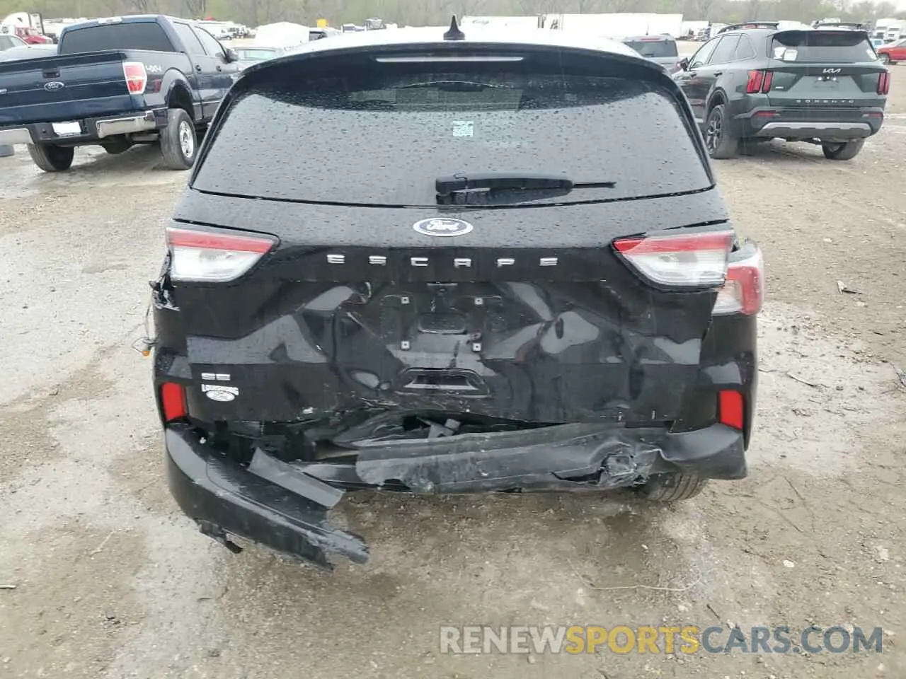 6 Photograph of a damaged car 1FMCU0G60NUC02411 FORD ESCAPE 2022