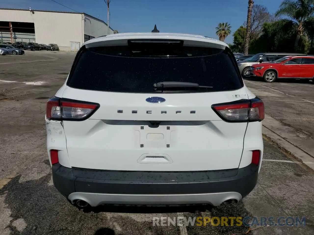 6 Photograph of a damaged car 1FMCU0G61NUA70212 FORD ESCAPE 2022