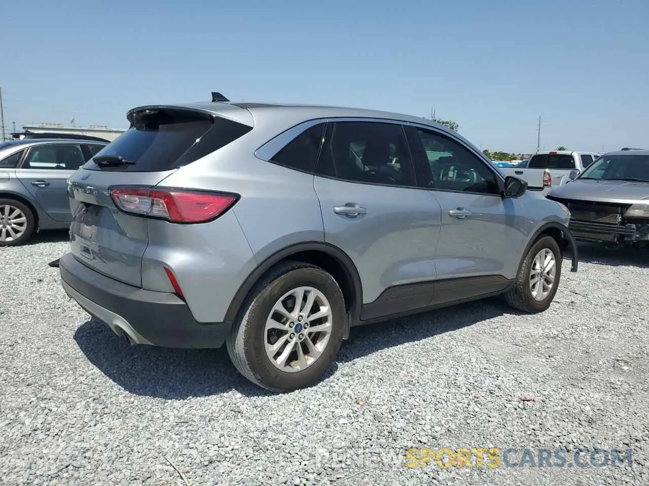 3 Photograph of a damaged car 1FMCU0G61NUB43904 FORD ESCAPE 2022