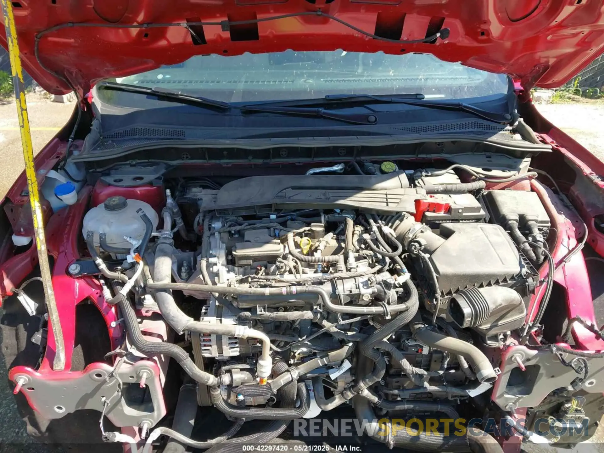 10 Photograph of a damaged car 1FMCU0G61NUB50870 FORD ESCAPE 2022