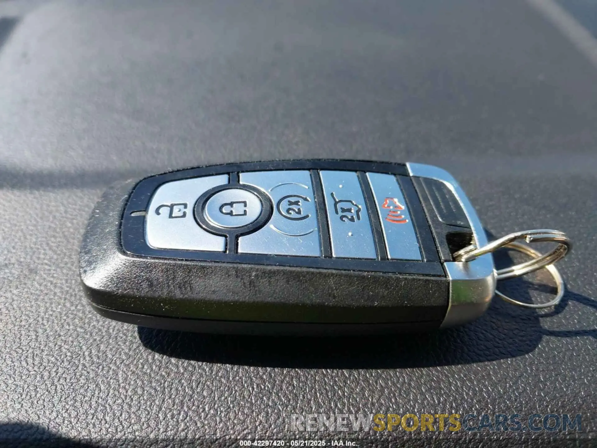11 Photograph of a damaged car 1FMCU0G61NUB50870 FORD ESCAPE 2022