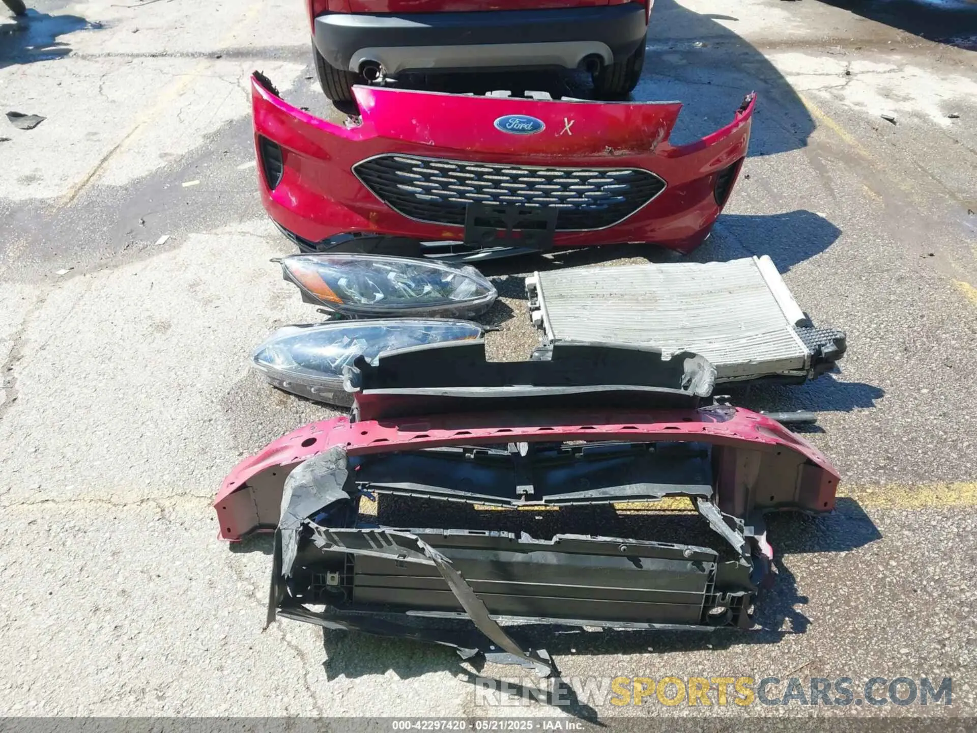 12 Photograph of a damaged car 1FMCU0G61NUB50870 FORD ESCAPE 2022