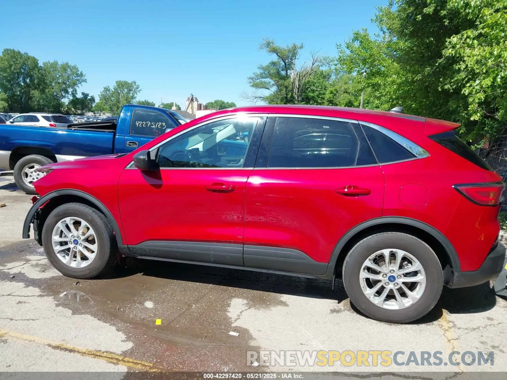 15 Photograph of a damaged car 1FMCU0G61NUB50870 FORD ESCAPE 2022