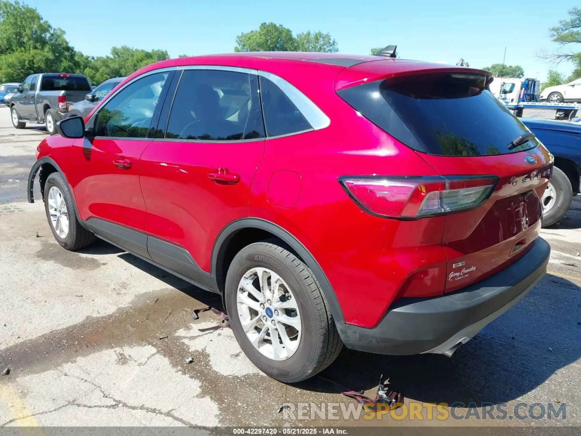 3 Photograph of a damaged car 1FMCU0G61NUB50870 FORD ESCAPE 2022