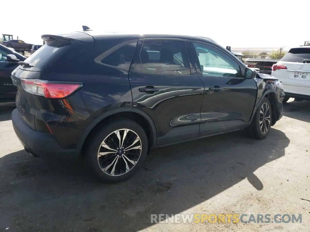 3 Photograph of a damaged car 1FMCU0G62NUA87312 FORD ESCAPE 2022