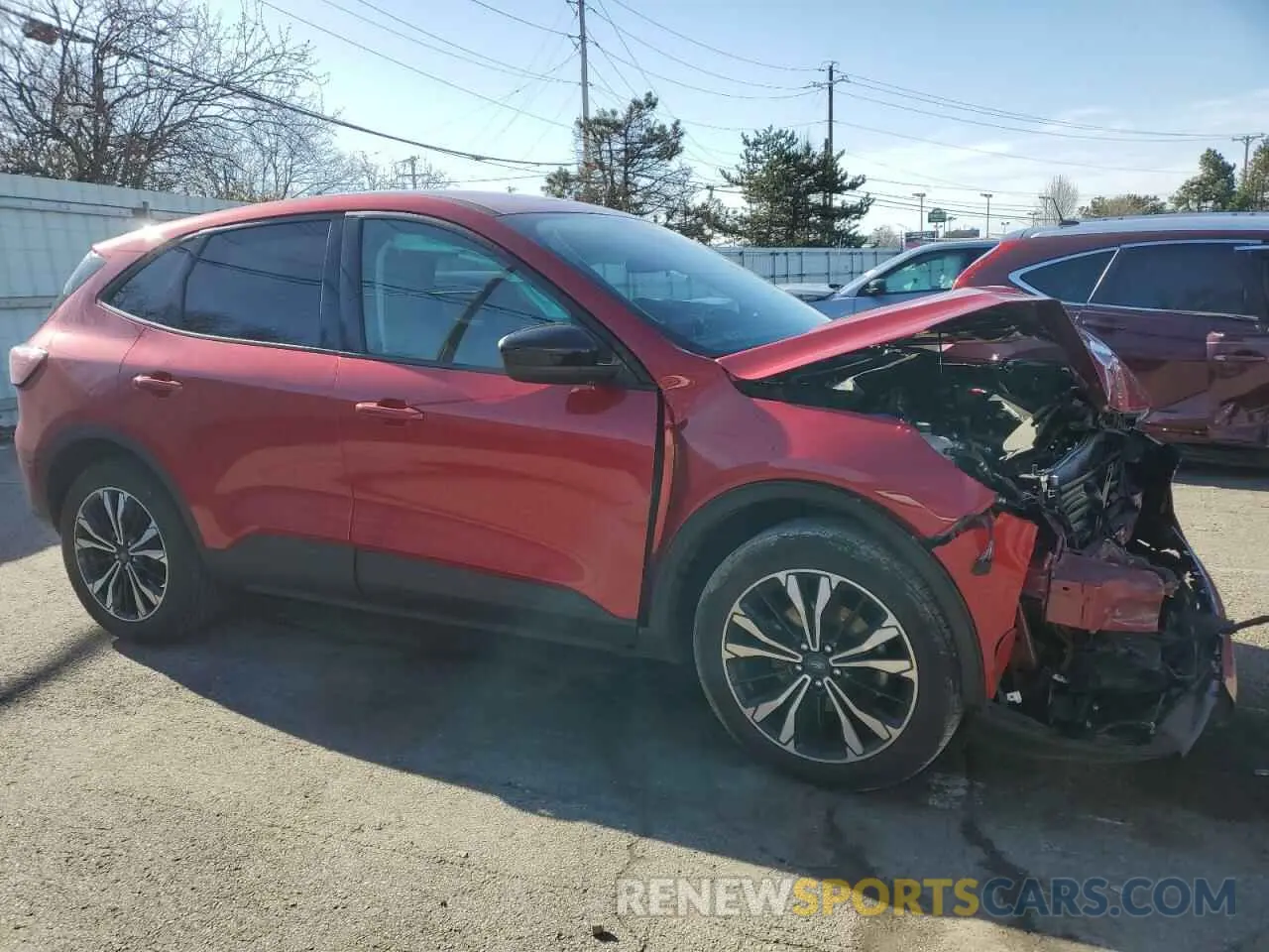 4 Photograph of a damaged car 1FMCU0G62NUB16145 FORD ESCAPE 2022