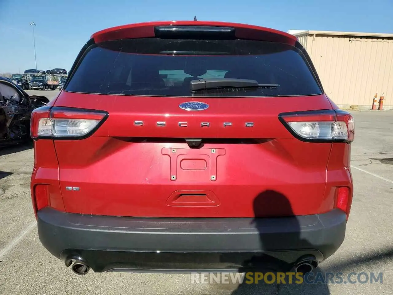6 Photograph of a damaged car 1FMCU0G62NUB16145 FORD ESCAPE 2022