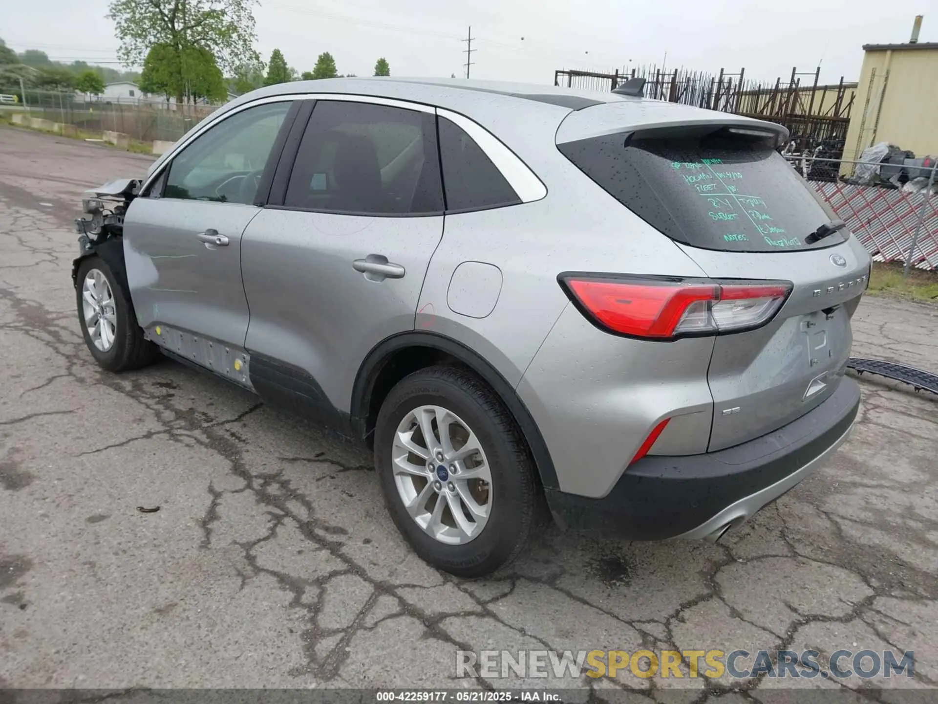 3 Фотография поврежденного автомобиля 1FMCU0G62NUB32670 FORD ESCAPE 2022