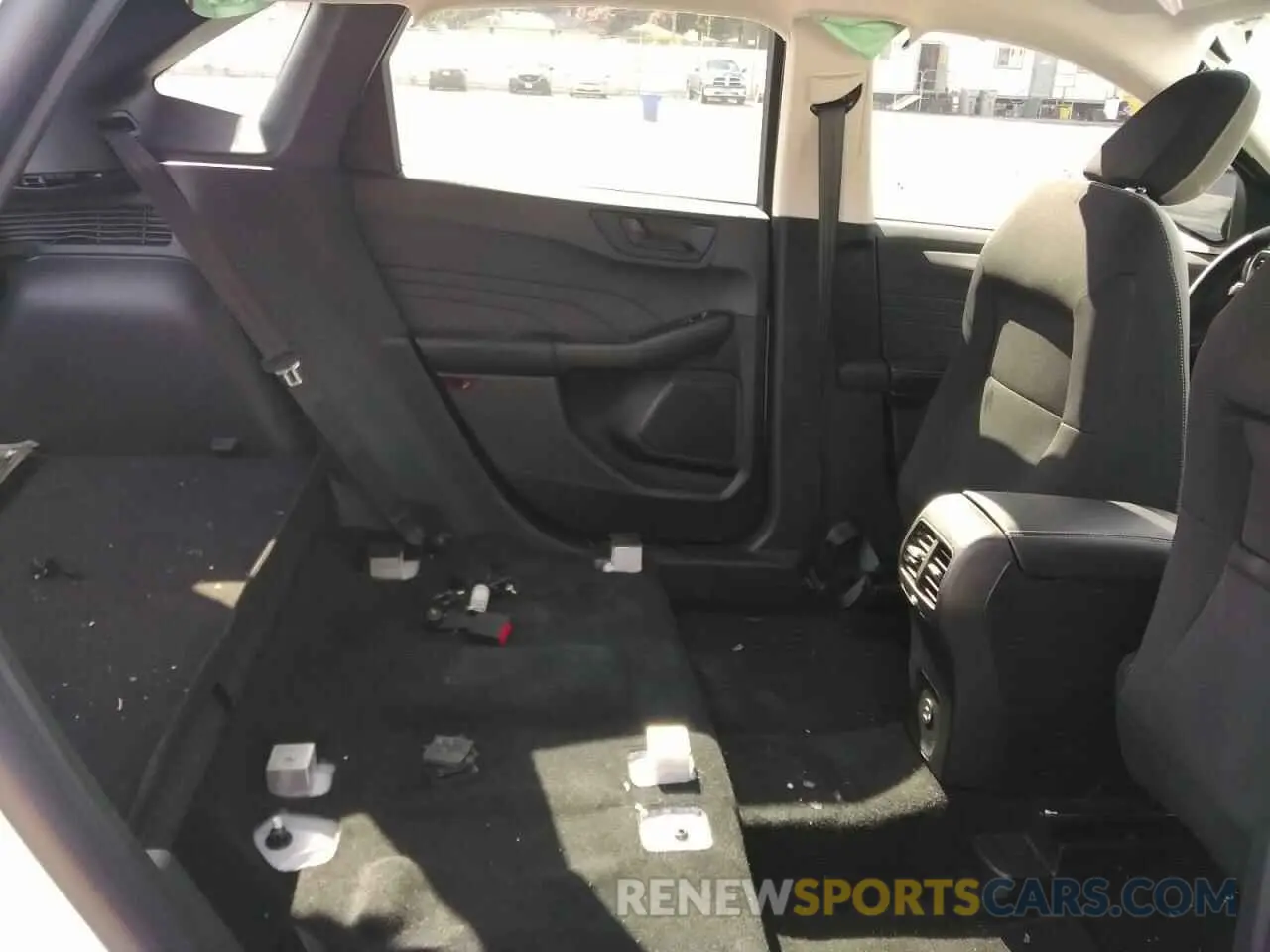 11 Photograph of a damaged car 1FMCU0G62NUB60341 FORD ESCAPE 2022