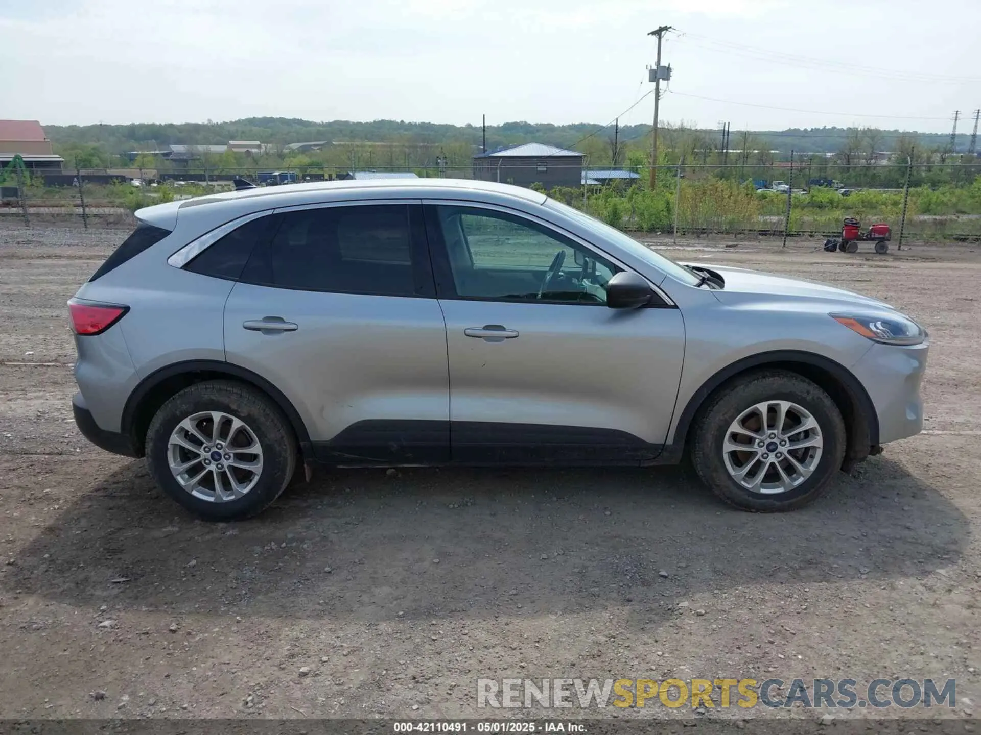 13 Photograph of a damaged car 1FMCU0G62NUB81349 FORD ESCAPE 2022