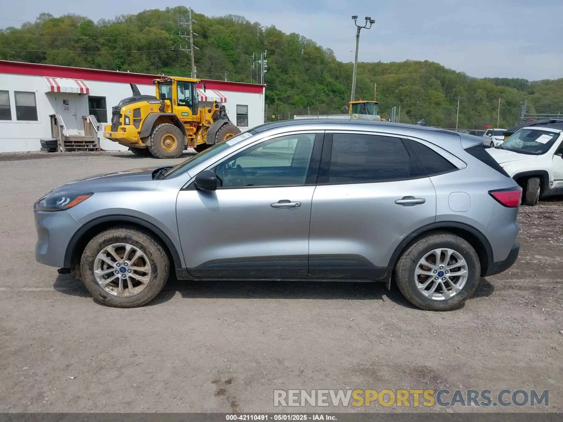 14 Photograph of a damaged car 1FMCU0G62NUB81349 FORD ESCAPE 2022