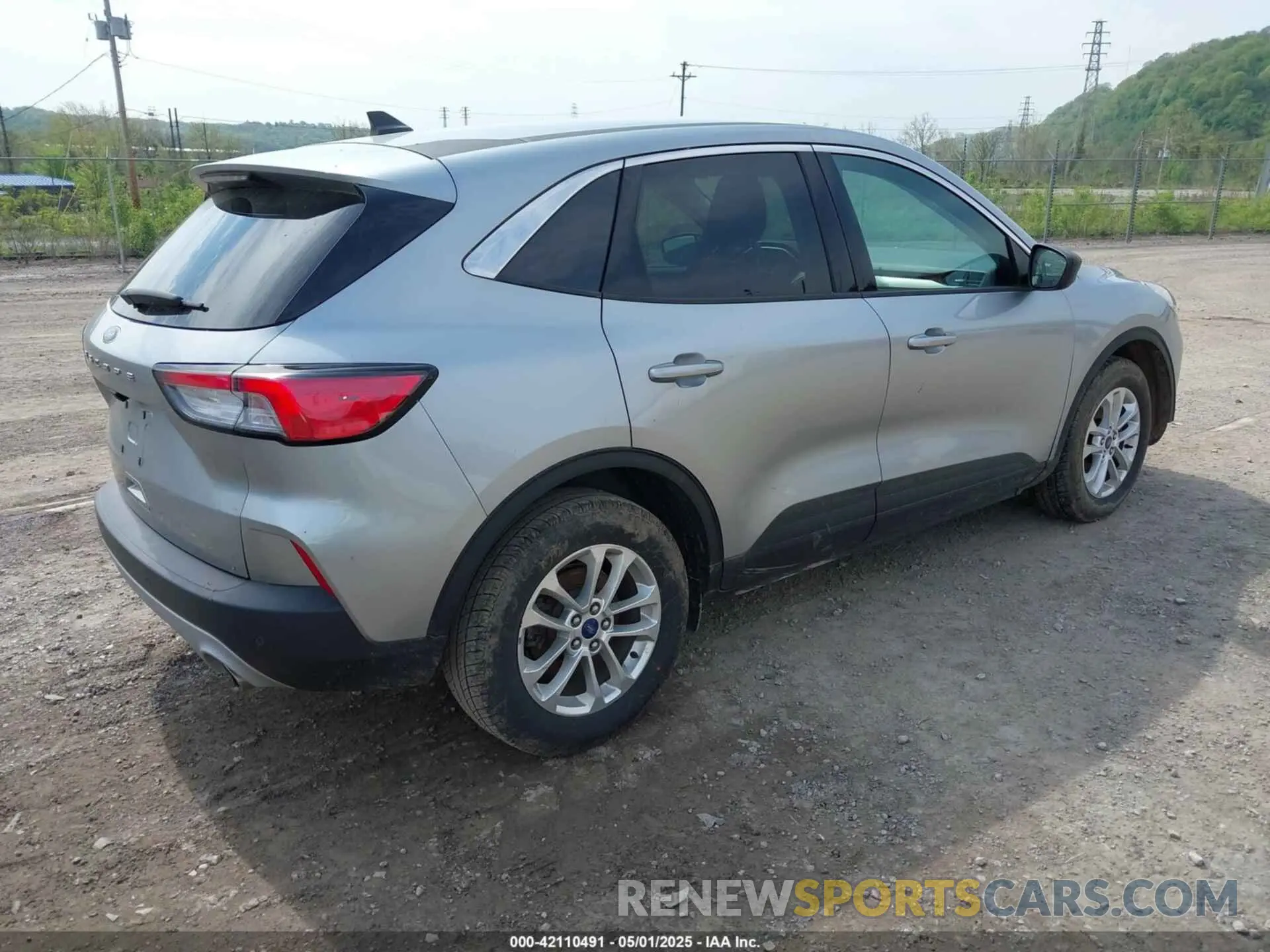 4 Photograph of a damaged car 1FMCU0G62NUB81349 FORD ESCAPE 2022