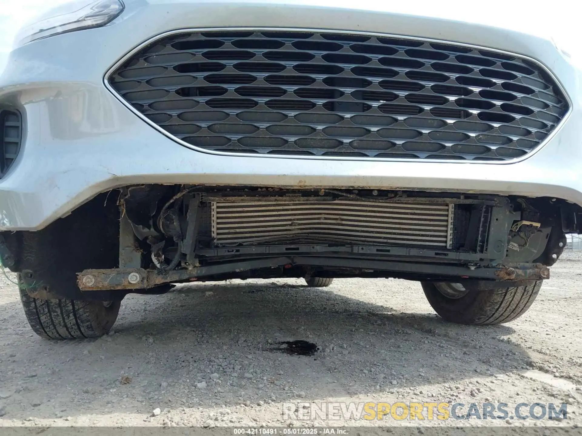6 Photograph of a damaged car 1FMCU0G62NUB81349 FORD ESCAPE 2022