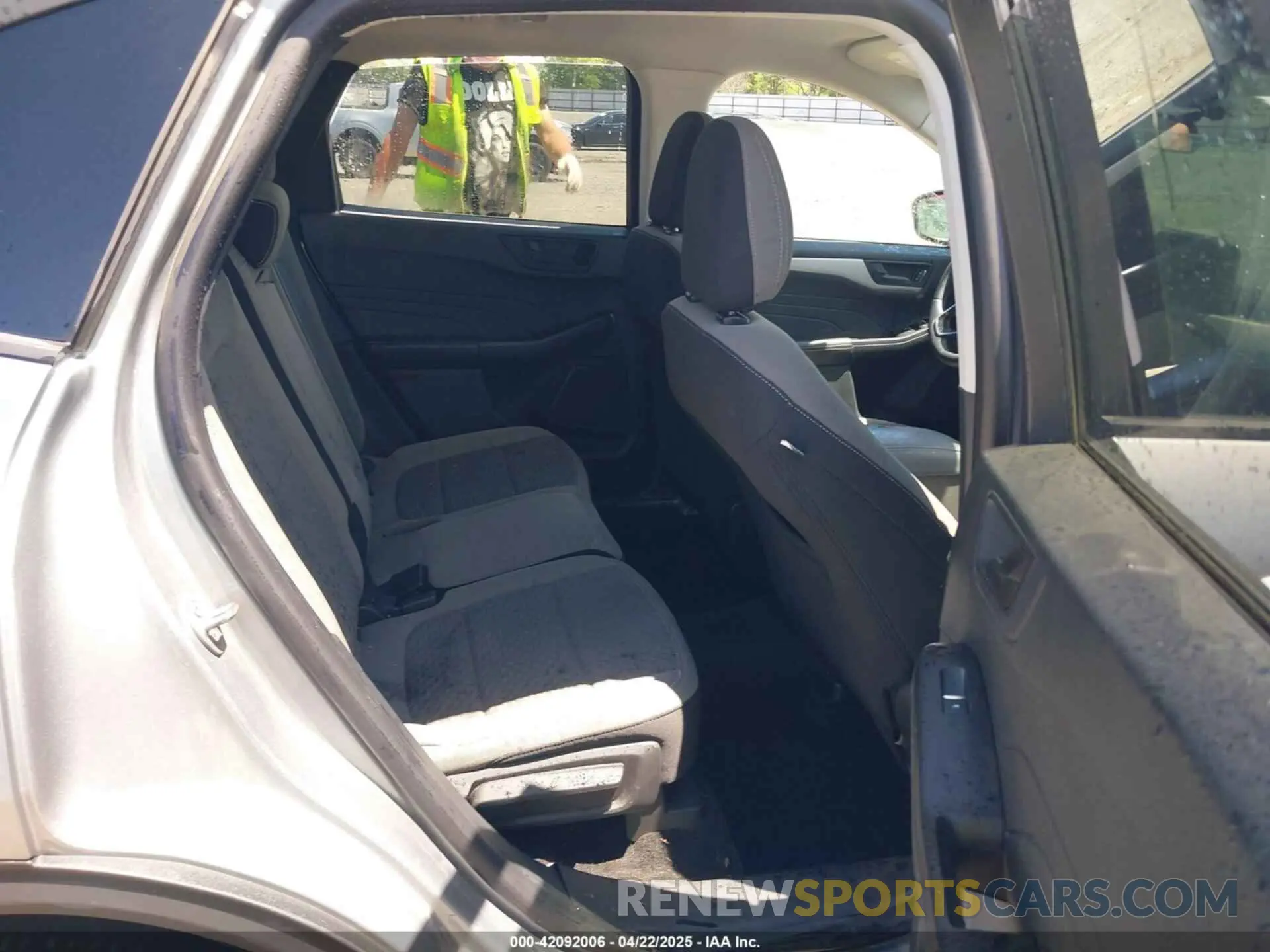 8 Photograph of a damaged car 1FMCU0G62NUB87670 FORD ESCAPE 2022