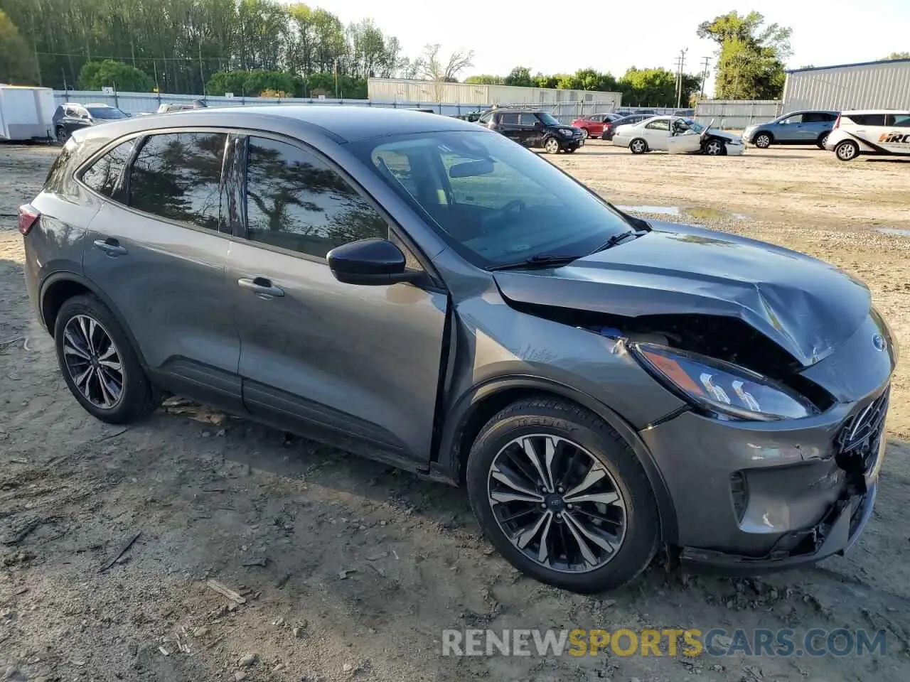 4 Photograph of a damaged car 1FMCU0G62NUB97762 FORD ESCAPE 2022