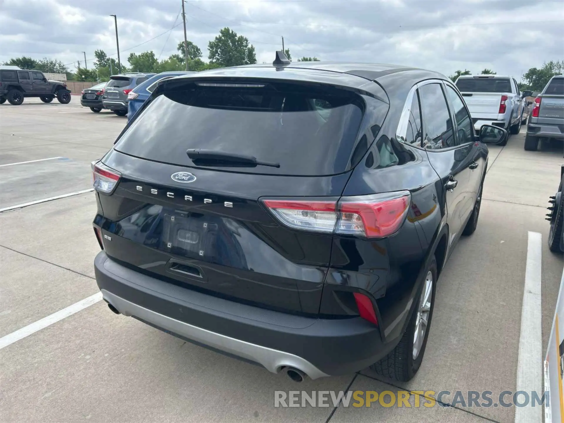 13 Photograph of a damaged car 1FMCU0G63NUB55889 FORD ESCAPE 2022