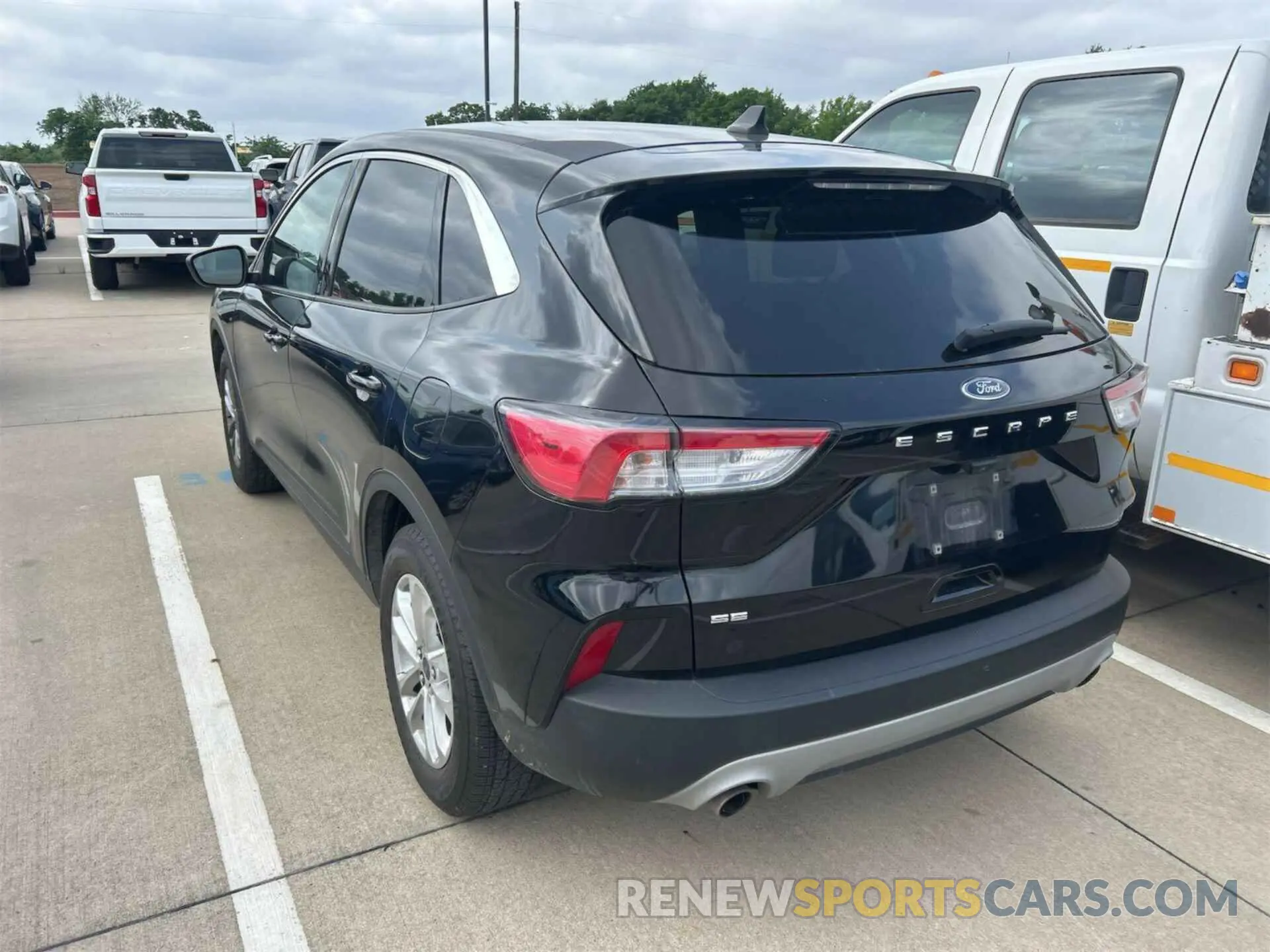 6 Photograph of a damaged car 1FMCU0G63NUB55889 FORD ESCAPE 2022