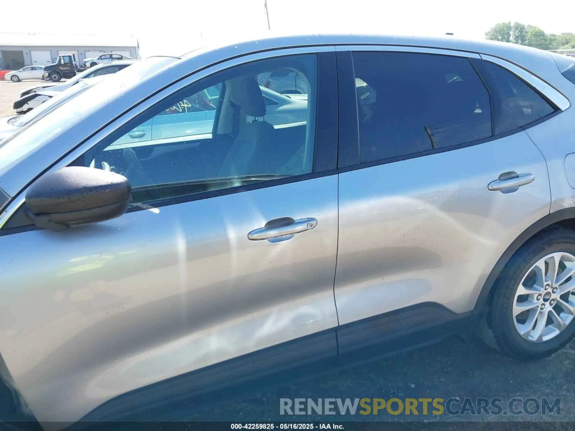 14 Photograph of a damaged car 1FMCU0G64NUA25622 FORD ESCAPE 2022
