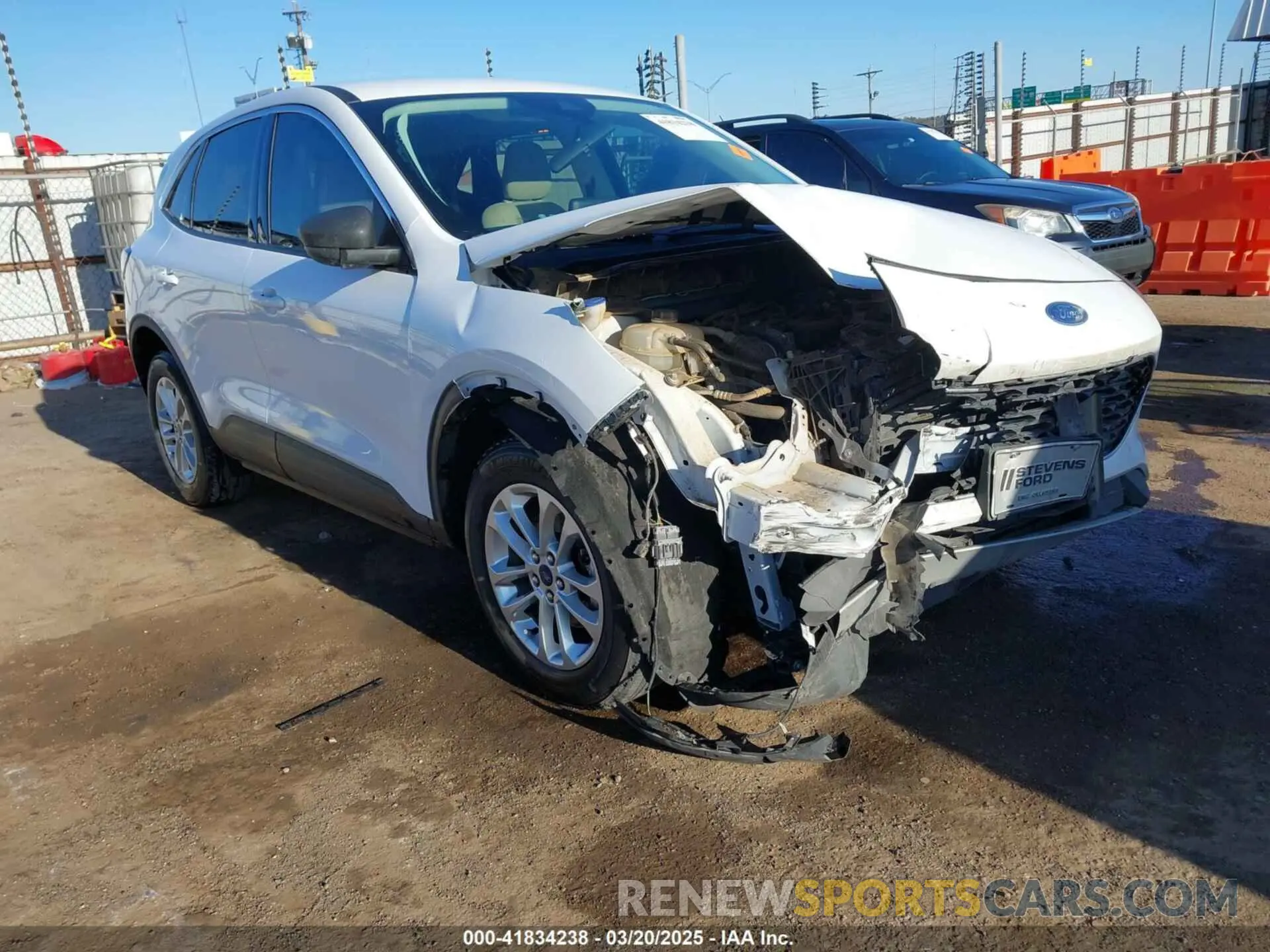 1 Photograph of a damaged car 1FMCU0G64NUB64536 FORD ESCAPE 2022