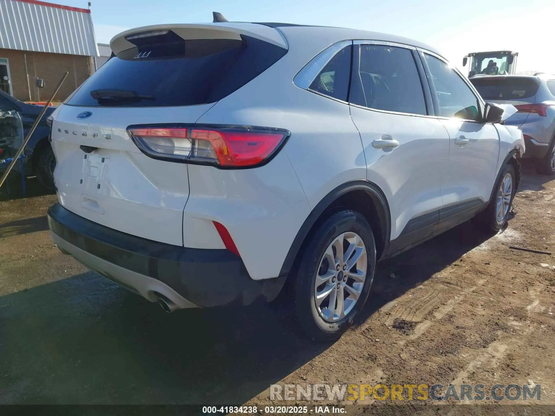 4 Photograph of a damaged car 1FMCU0G64NUB64536 FORD ESCAPE 2022