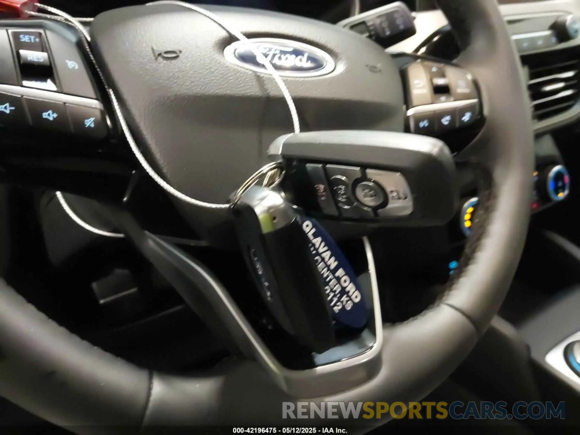 11 Photograph of a damaged car 1FMCU0G64NUB71518 FORD ESCAPE 2022
