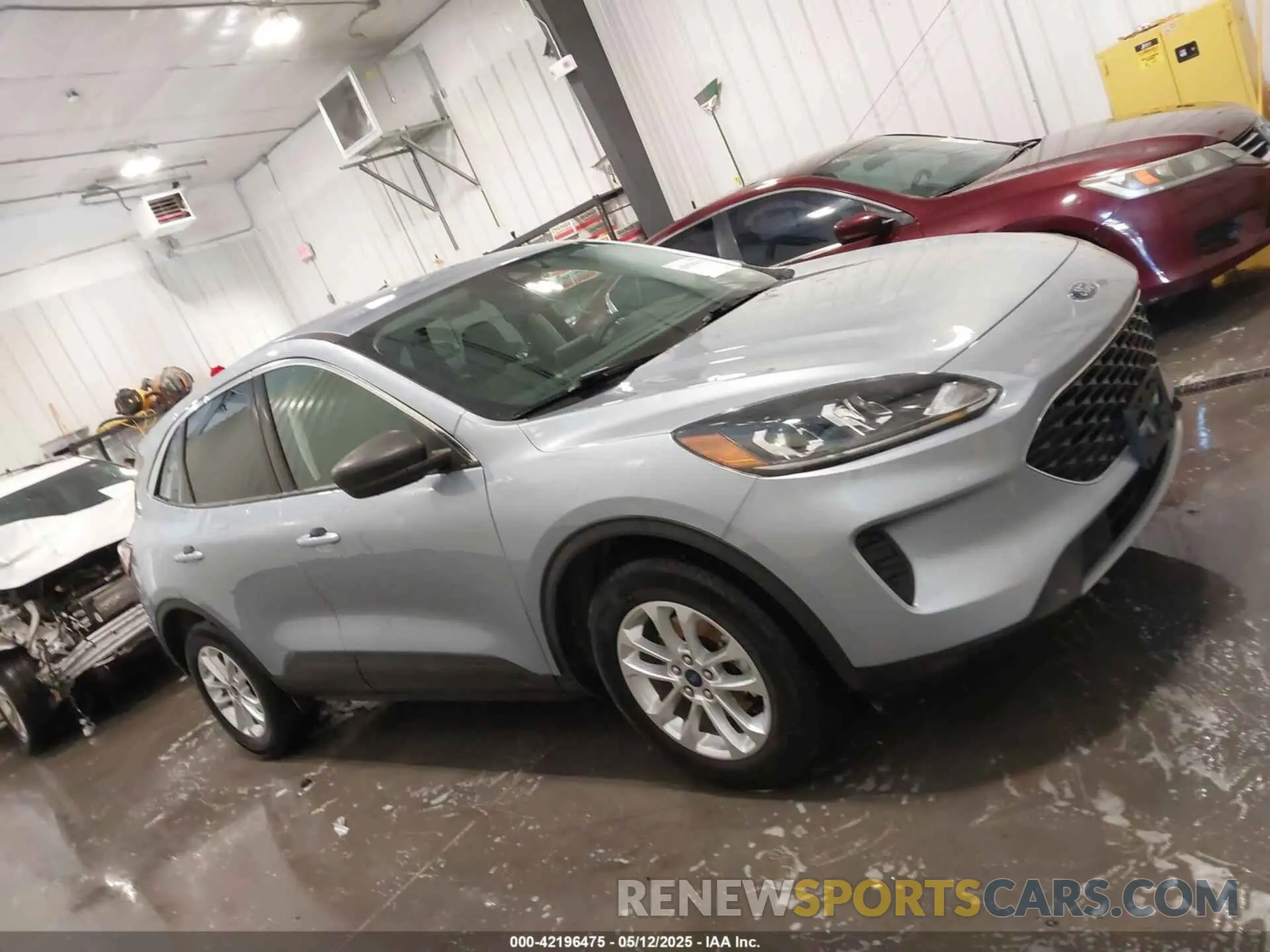 13 Photograph of a damaged car 1FMCU0G64NUB71518 FORD ESCAPE 2022